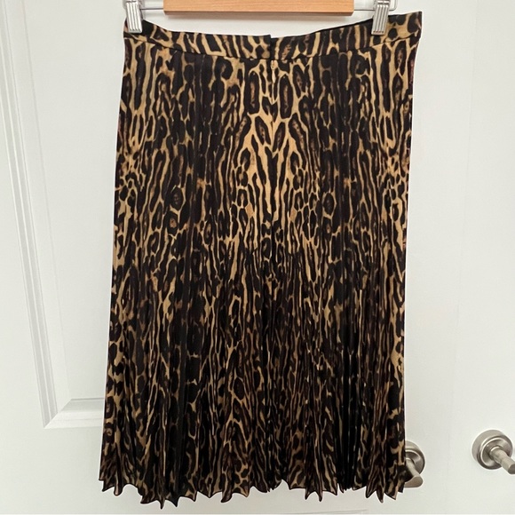 Burberry Leopard Print Pleated Skirt - Picture 6 of 7